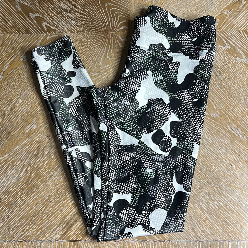 KORAL Lustrous Coated Snake Camo Black Hi Rise Leggings S - Picture 4 of 10